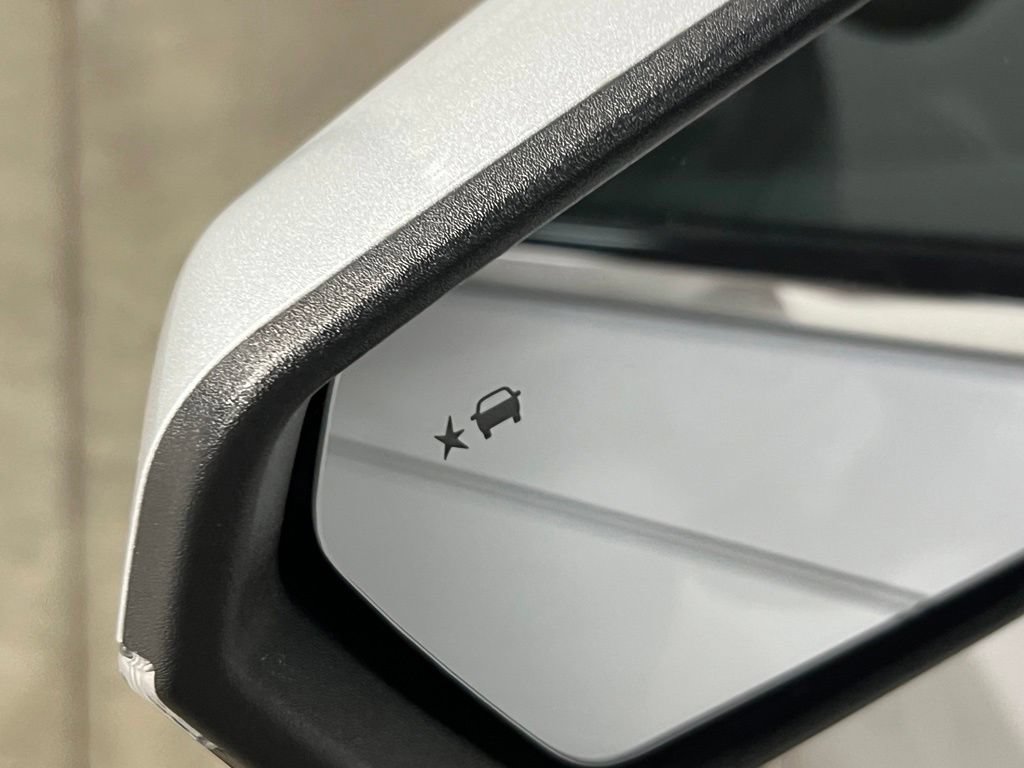 Certified 2018 Chevrolet Equinox LT FWD image 11