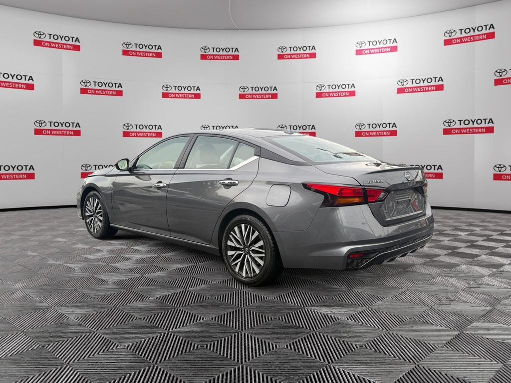 Used 2025 Nissan Altima 2.5 SV FWD image 7