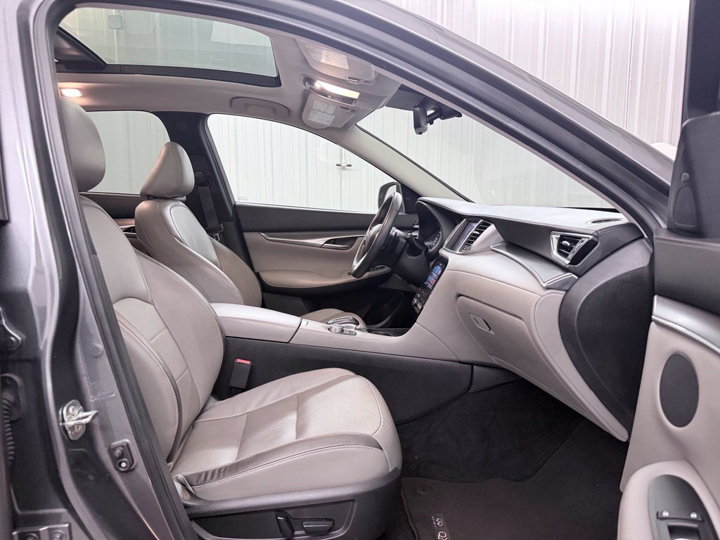 Certified 2023 INFINITI QX50 Luxe FWD image 39