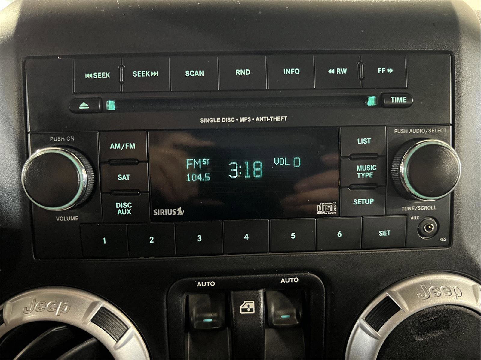 Used 2014 Jeep Wrangler Rubicon w/ Power Convenience Group image 19