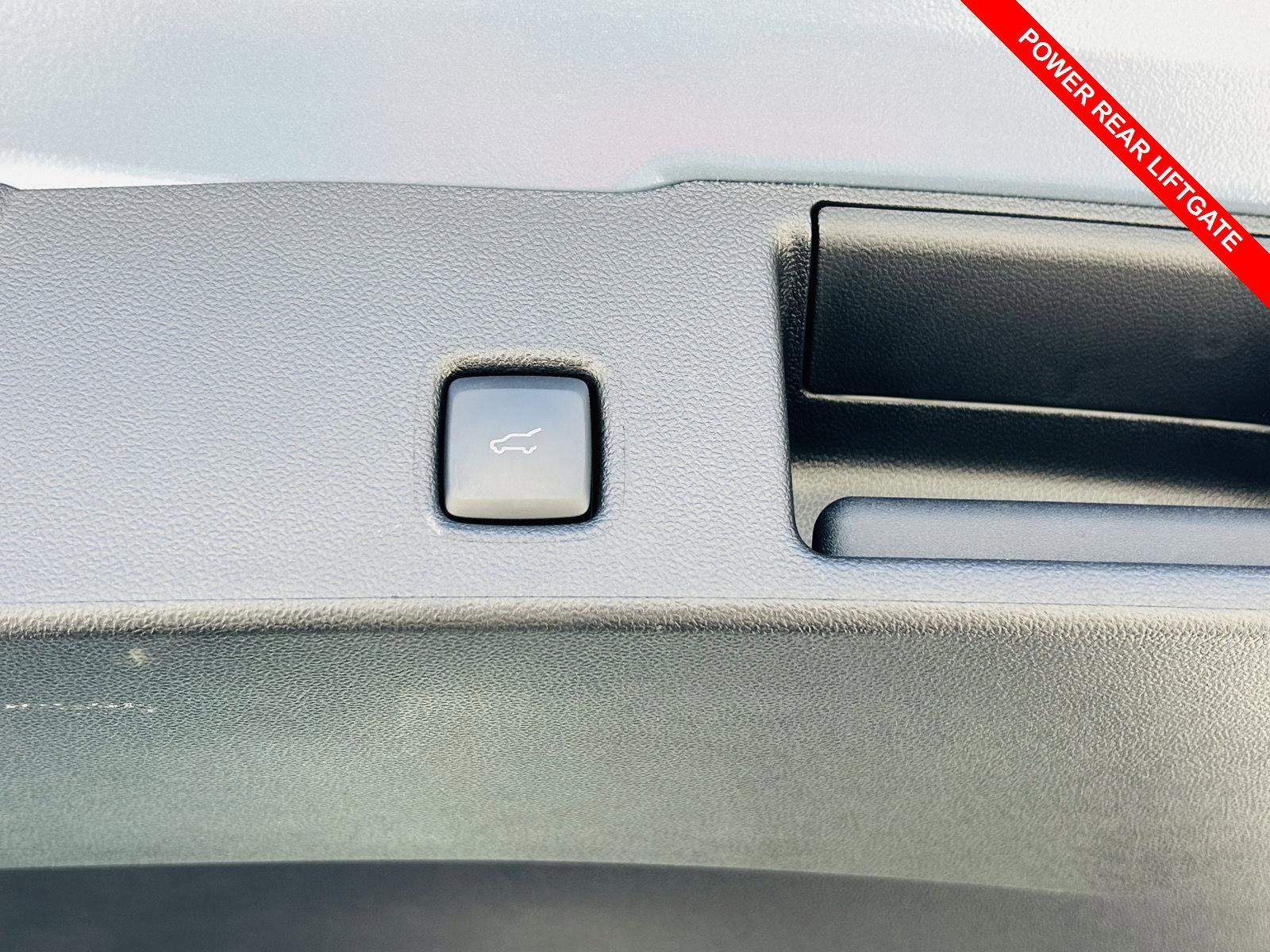 Used 2025 Ford Escape SE w/ PHEV Premium Package image 16