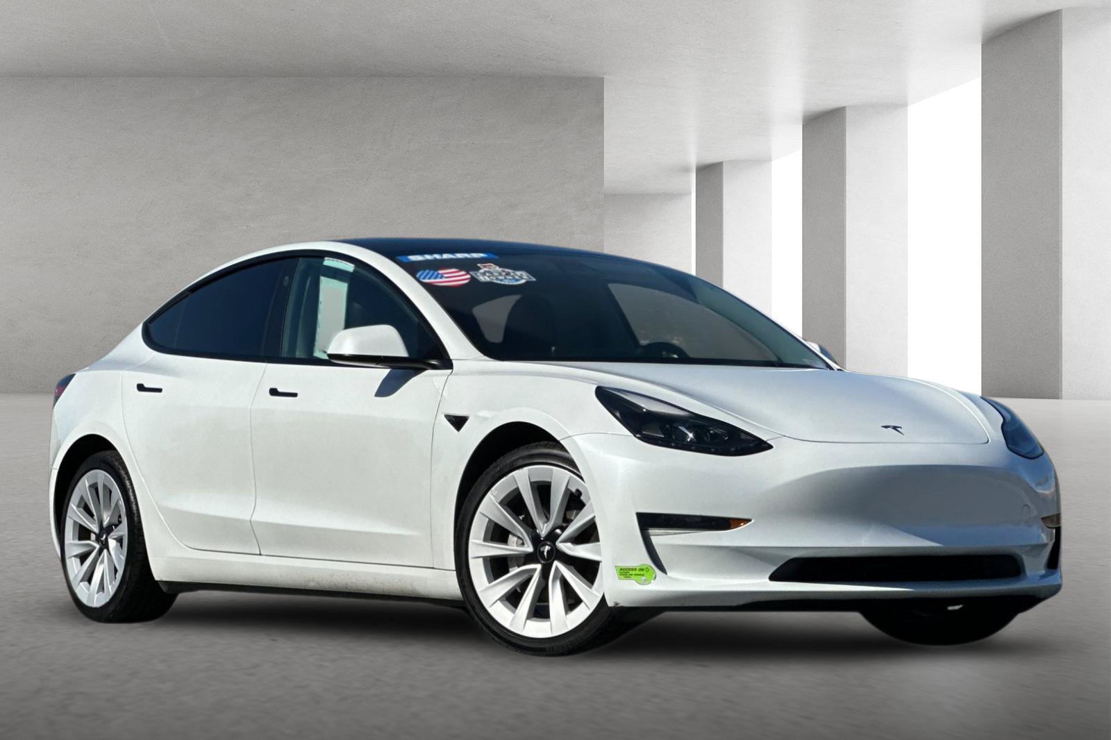 Used 2023 Tesla Model 3 Standard Range RWD image 1