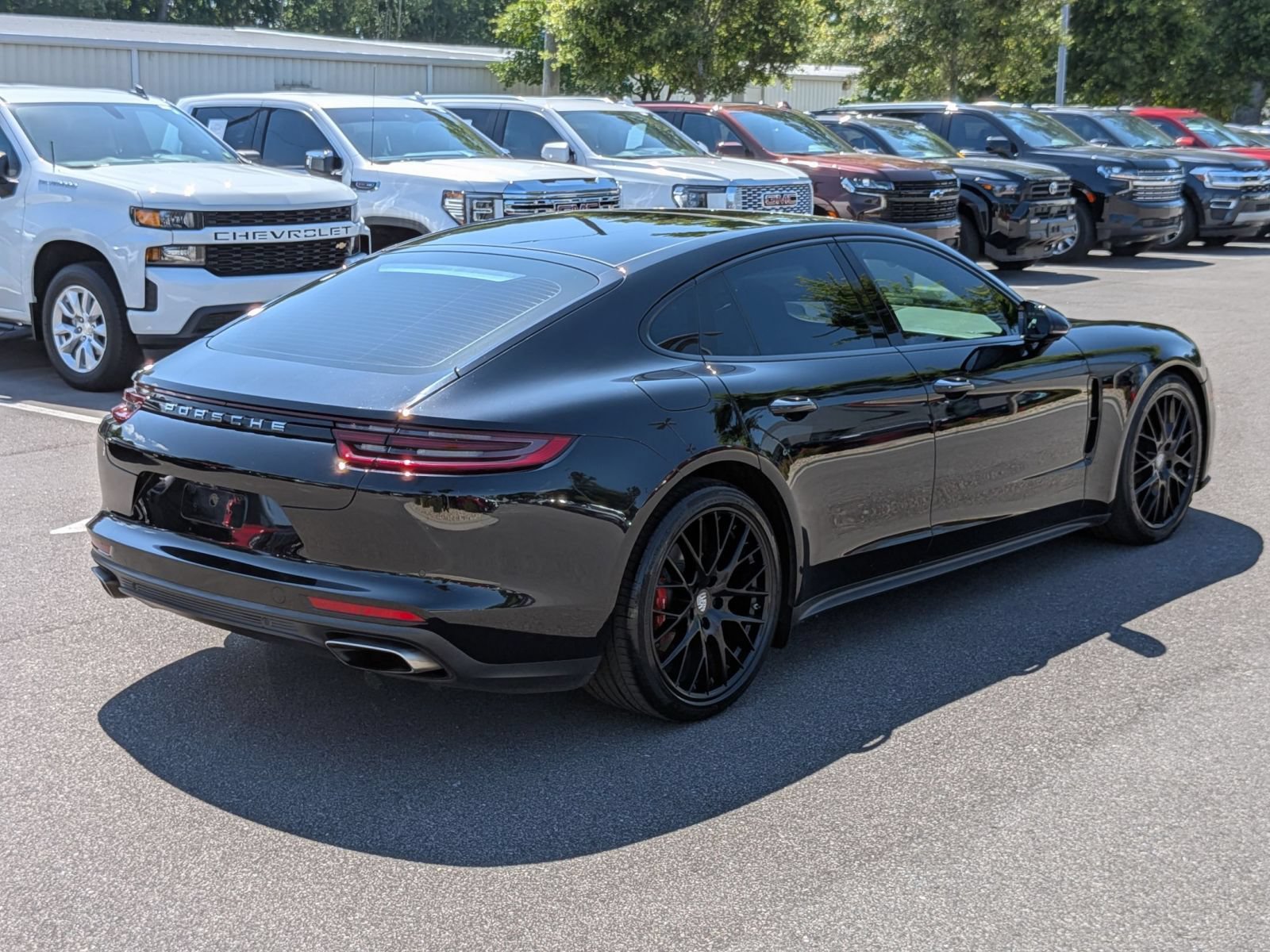 Used 2020 Porsche Panamera RWD image 3