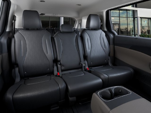 New 2026 Kia Carnival EX FWD image 17