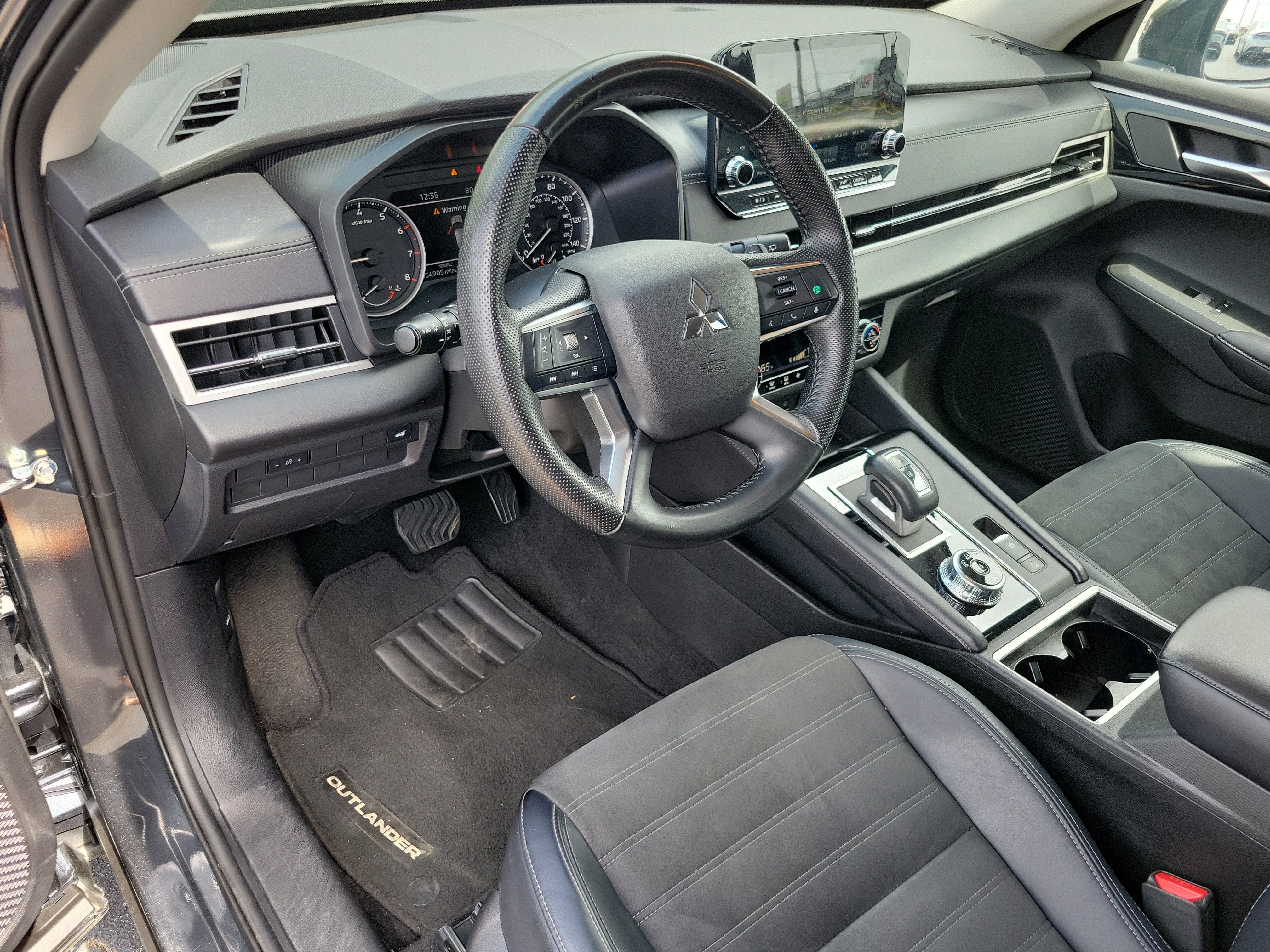 Used 2024 Mitsubishi Outlander SE image 3