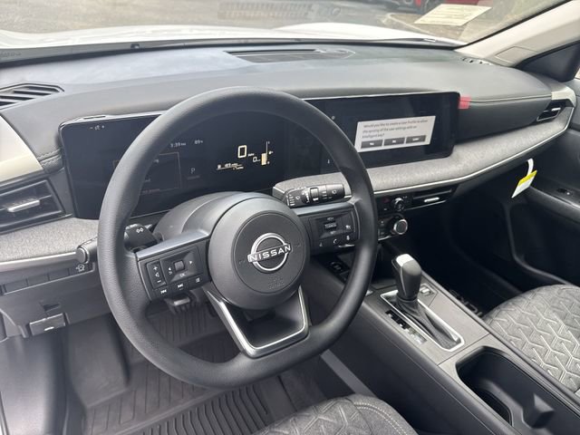 Used 2025 Nissan Kicks SV FWD image 15
