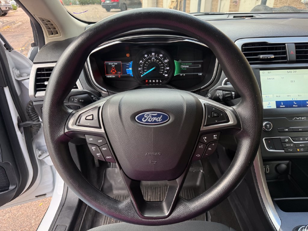 Used 2020 Ford Fusion SE FWD image 13