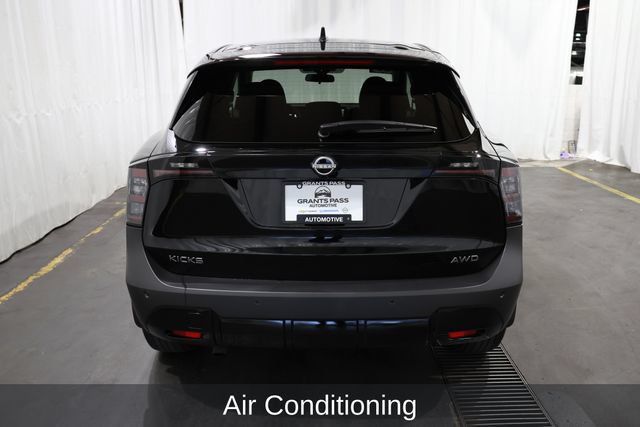 Used 2025 Nissan Kicks SV AWD/4WD image 4