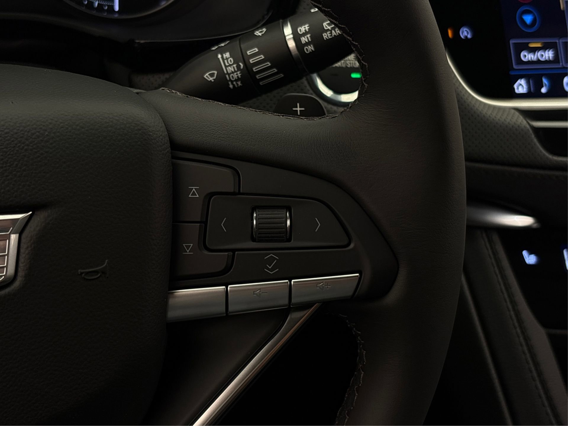 New 2025 Cadillac XT6 Luxury image 30