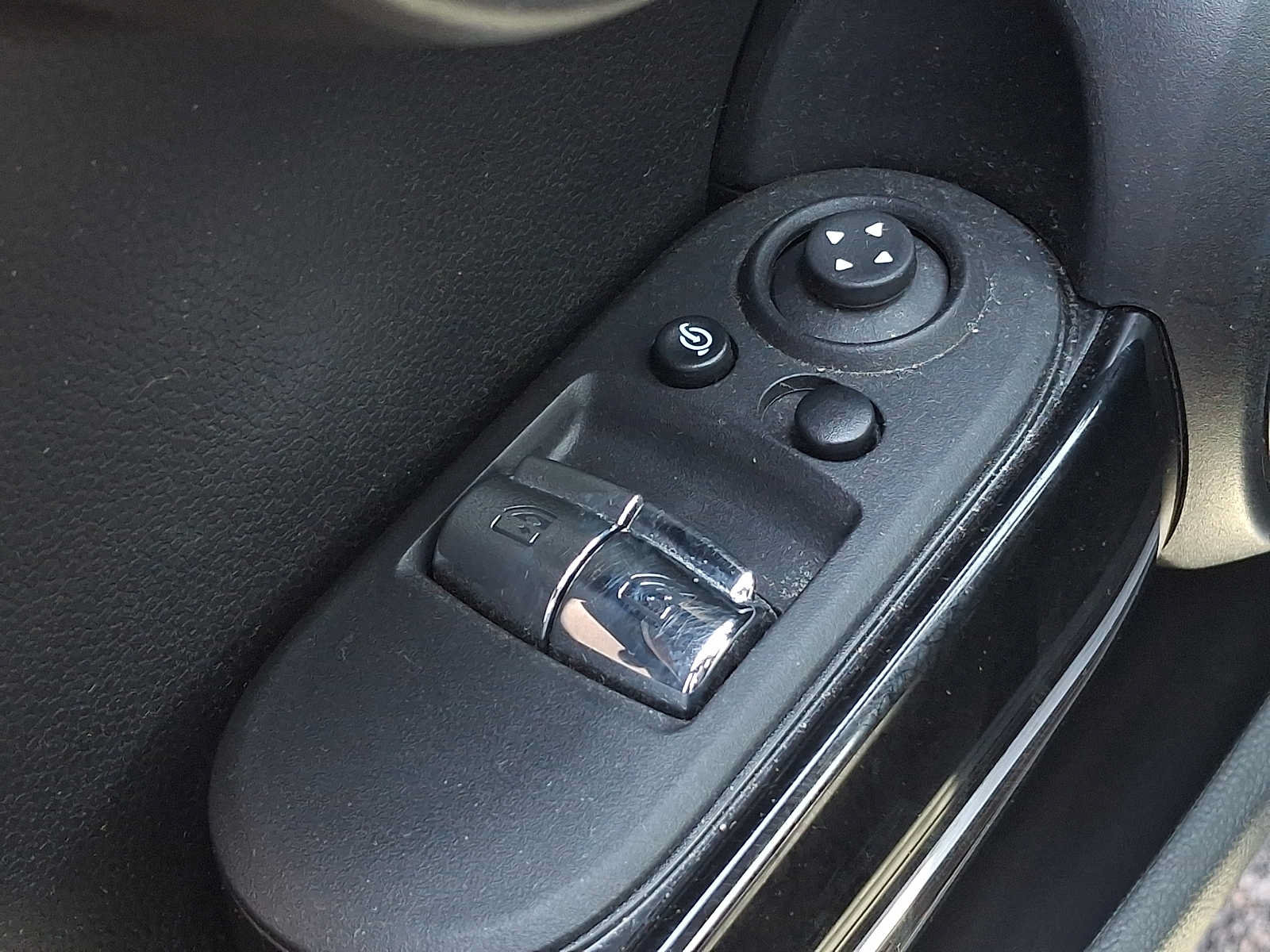 Used 2024 MINI Cooper 2-Door Hardtop FWD image 25