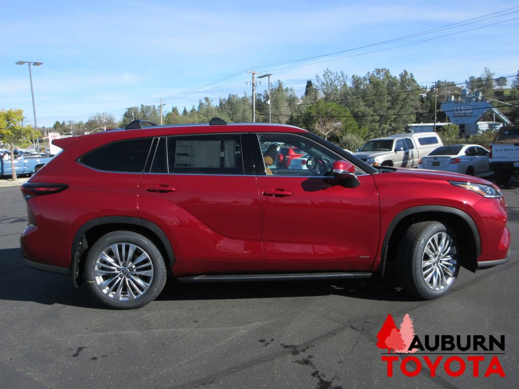 New 2026 Toyota Highlander Platinum image 2