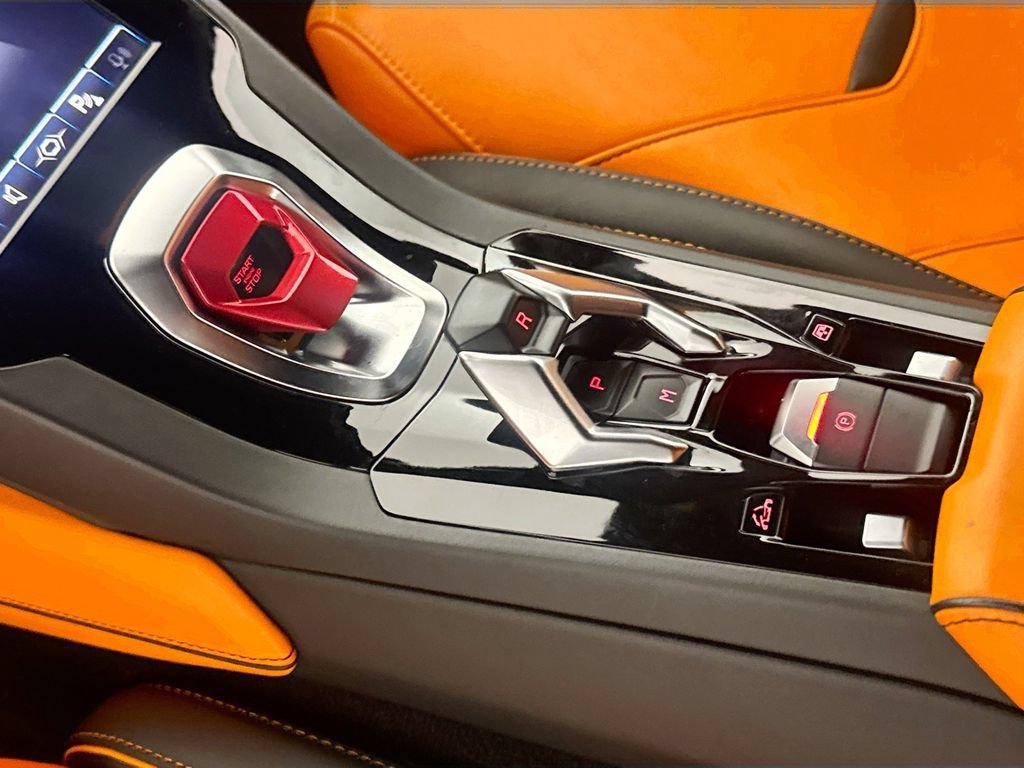 Used 2020 Lamborghini Huracan EVO RWD image 17