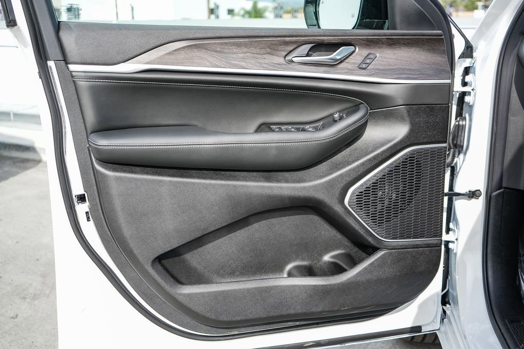 New 2026 Jeep Grand Cherokee Limited image 22