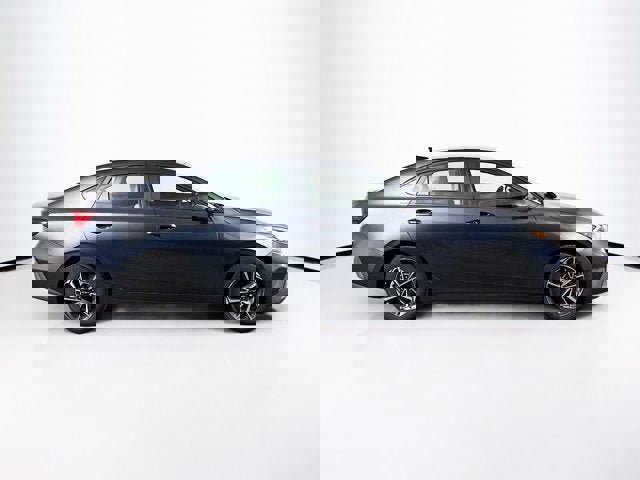 Certified 2023 Kia Forte LXS image 4