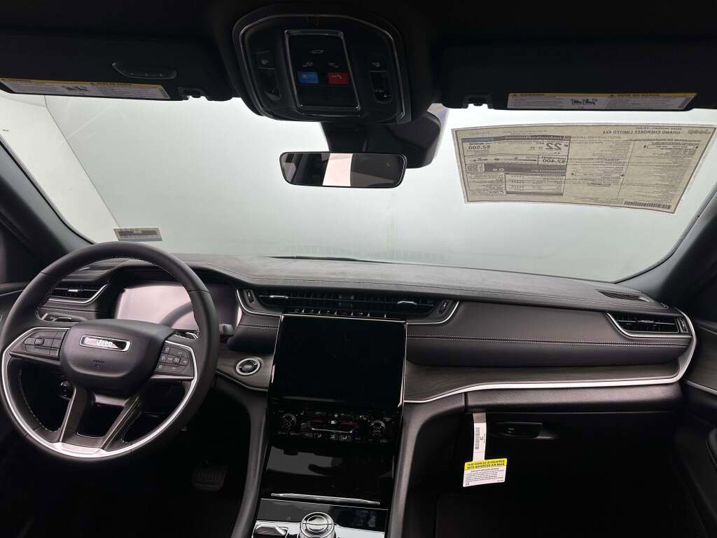 New 2025 Jeep Grand Cherokee Limited image 22