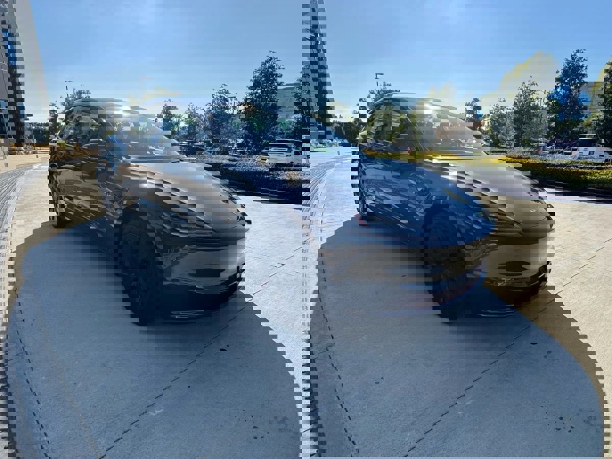 Used 2024 Tesla Model 3 Standard Range image 3