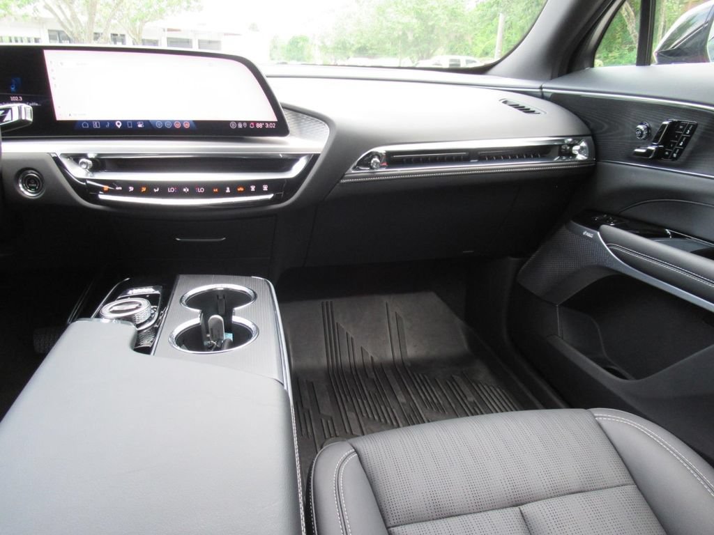 Certified 2025 Cadillac Lyriq Luxury w/ LPO, Floor Liner Package AWD/4WD image 15