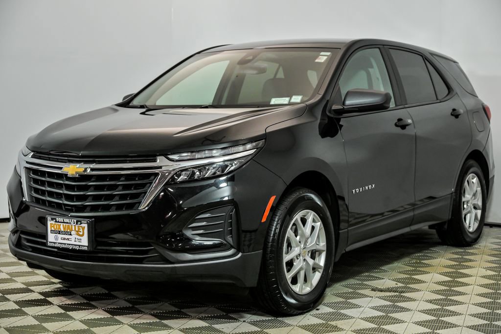 Used 2023 Chevrolet Equinox LS w/ LS Convenience Package FWD image 4