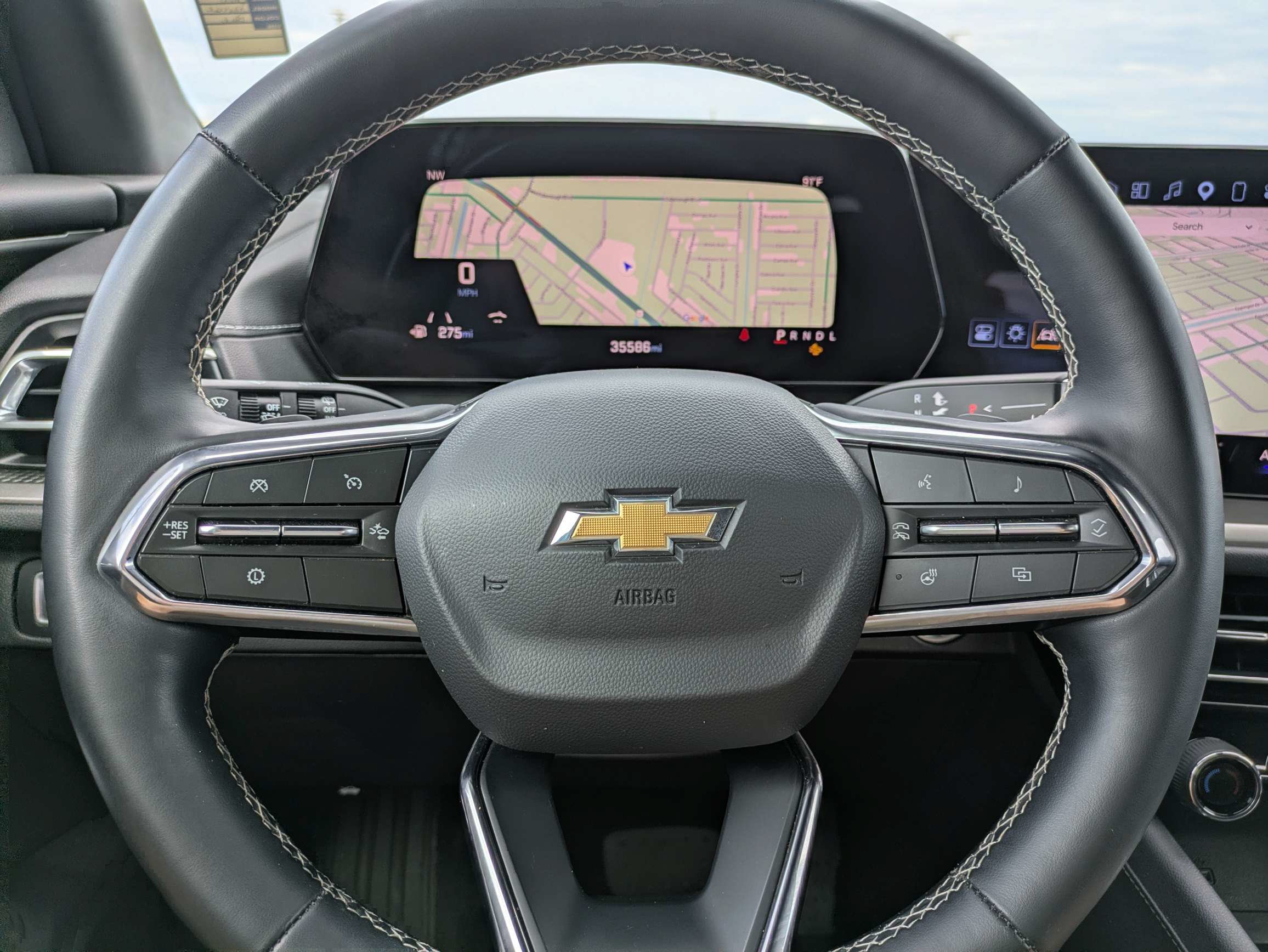 Used 2025 Chevrolet Traverse LT FWD image 24