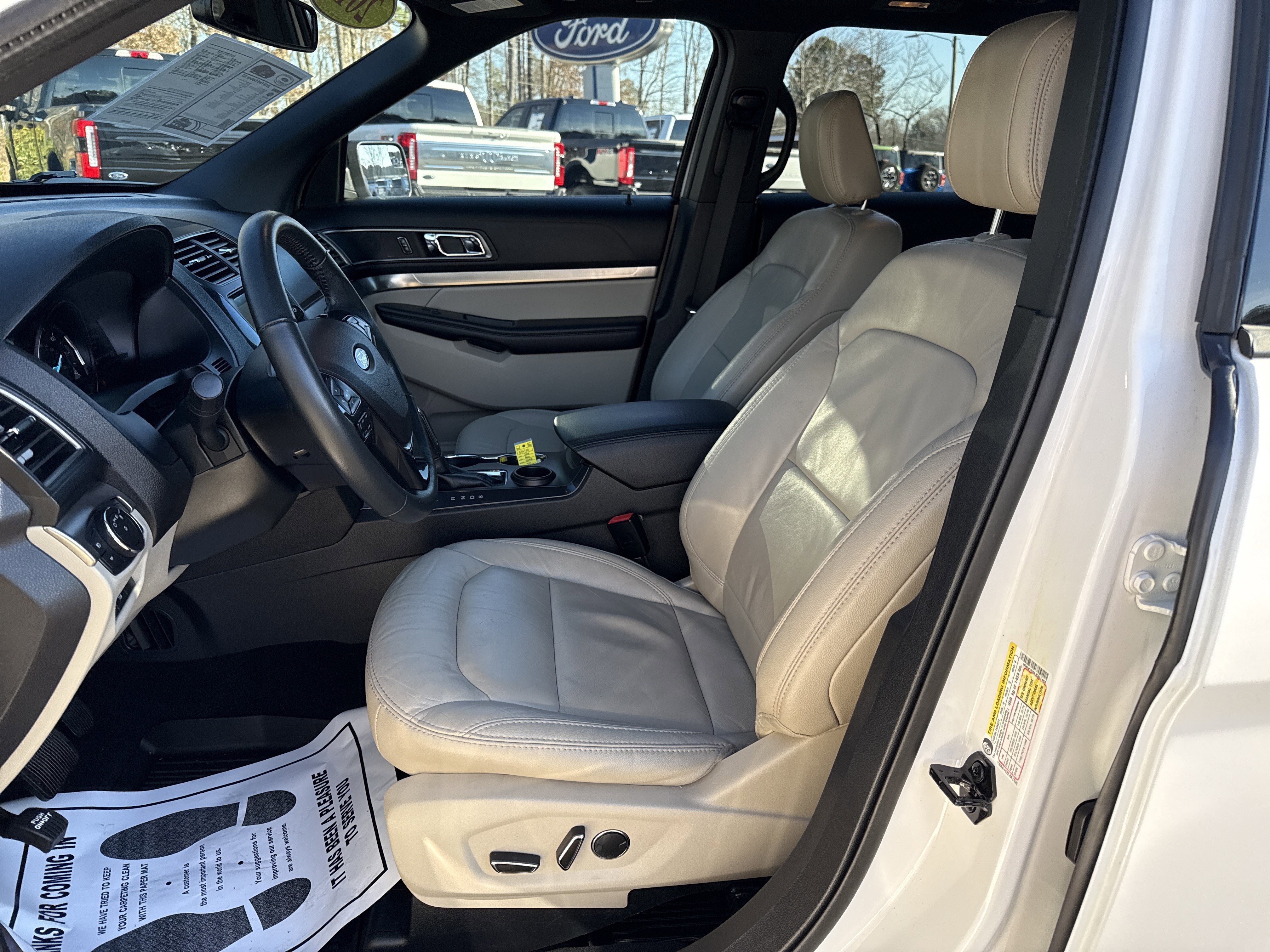 Used 2018 Ford Explorer XLT w/ Equipment Group 202A image 16