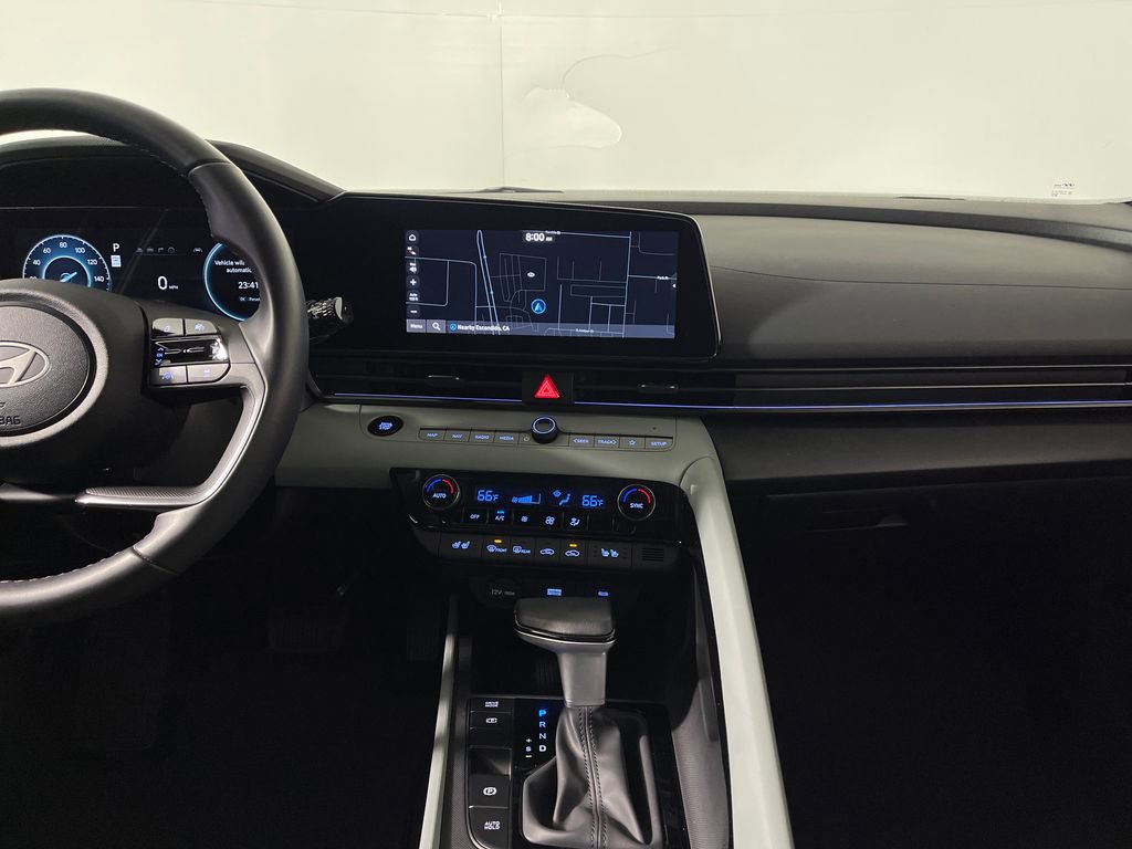 Certified 2025 Hyundai Elantra Limited FWD image 16