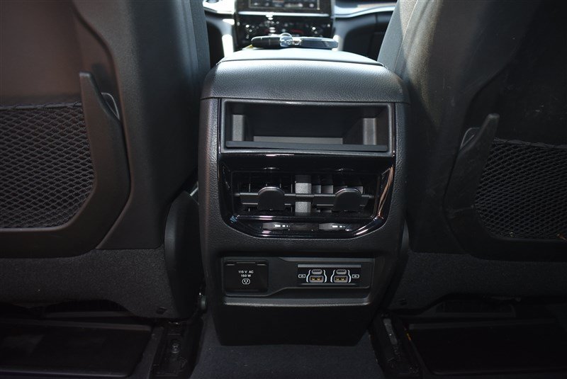 Used 2023 Jeep Grand Cherokee Altitude AWD/4WD image 28