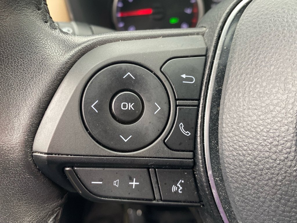 Used 2022 Toyota RAV4 XLE Premium image 24