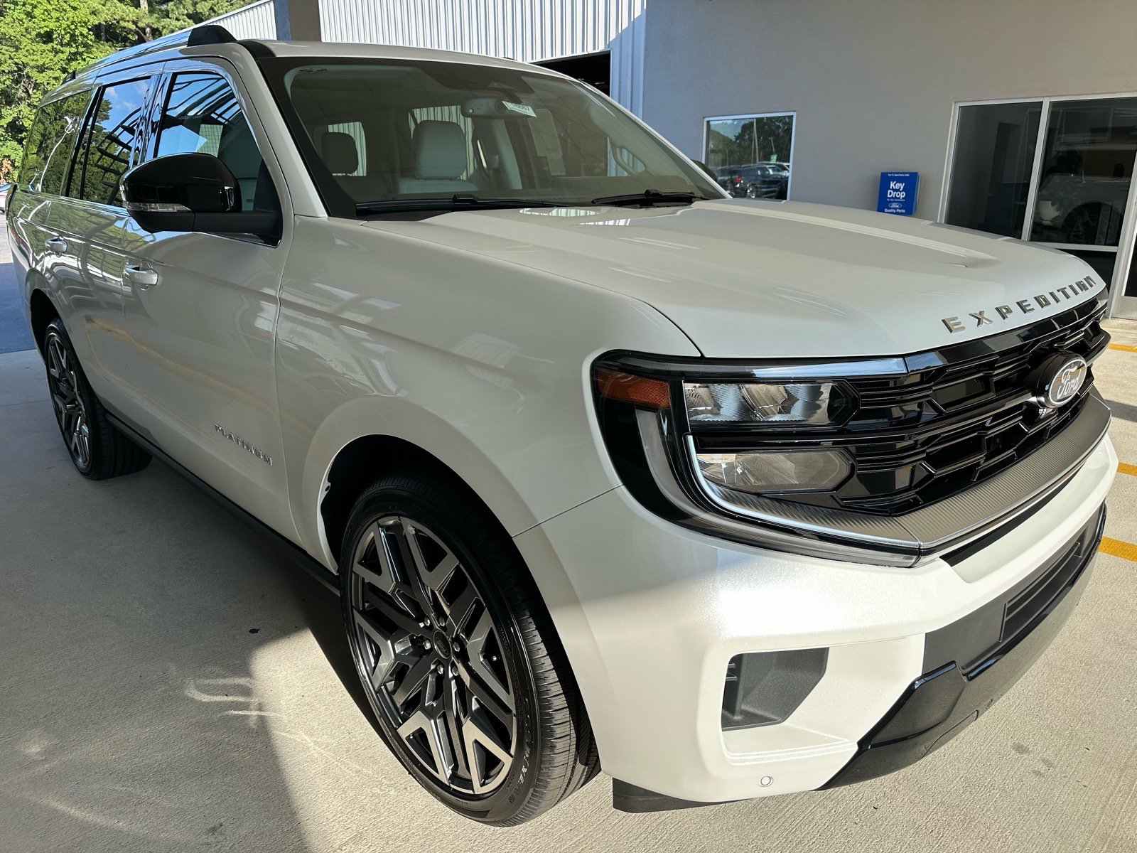 New 2027 Ford Expedition Platinum w/ Platinum Ultimate Package AWD/4WD image 8