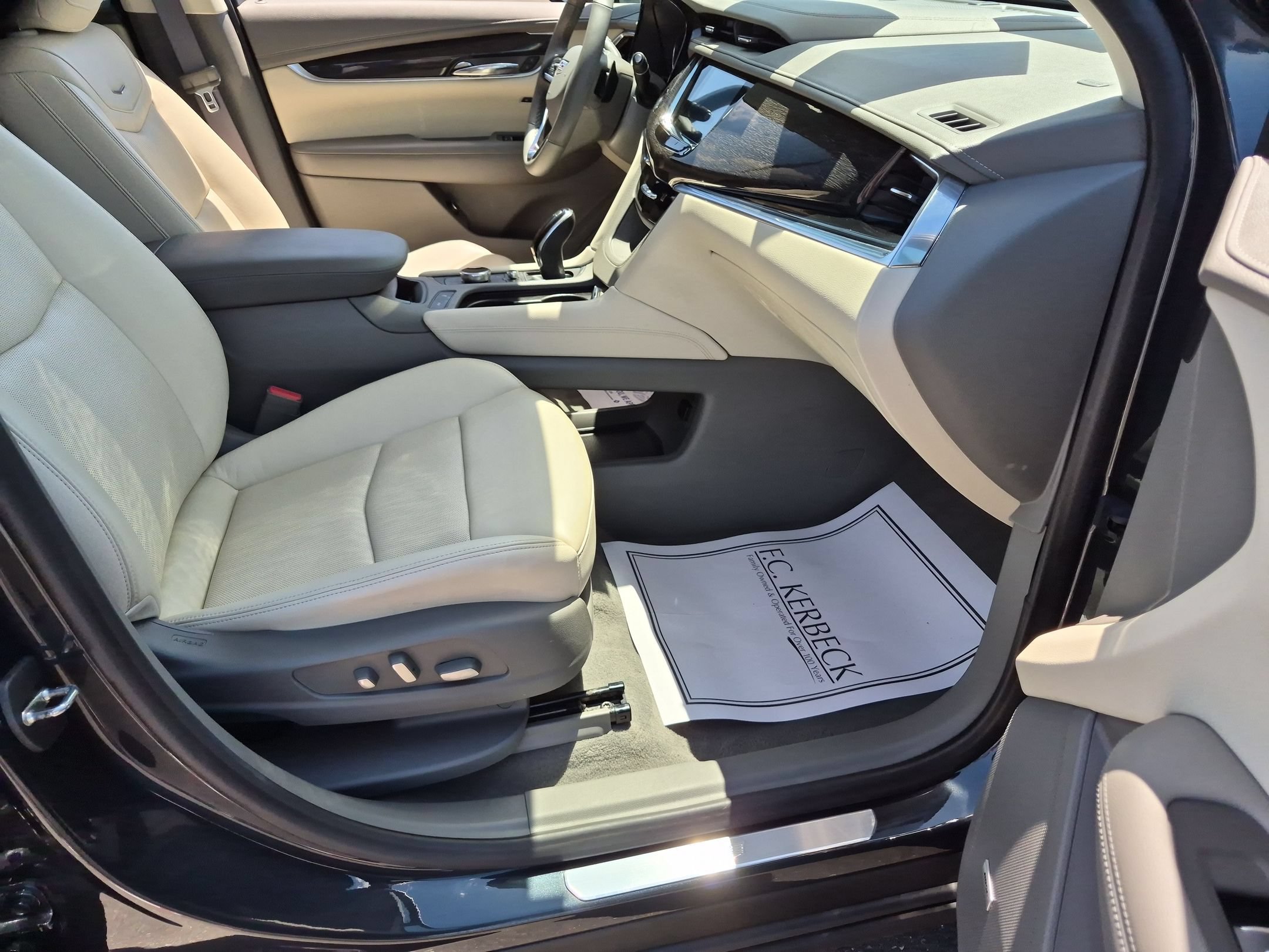 Certified 2021 Cadillac XT6 Premium Luxury w/ LPO, Floor Liner Package FWD image 25