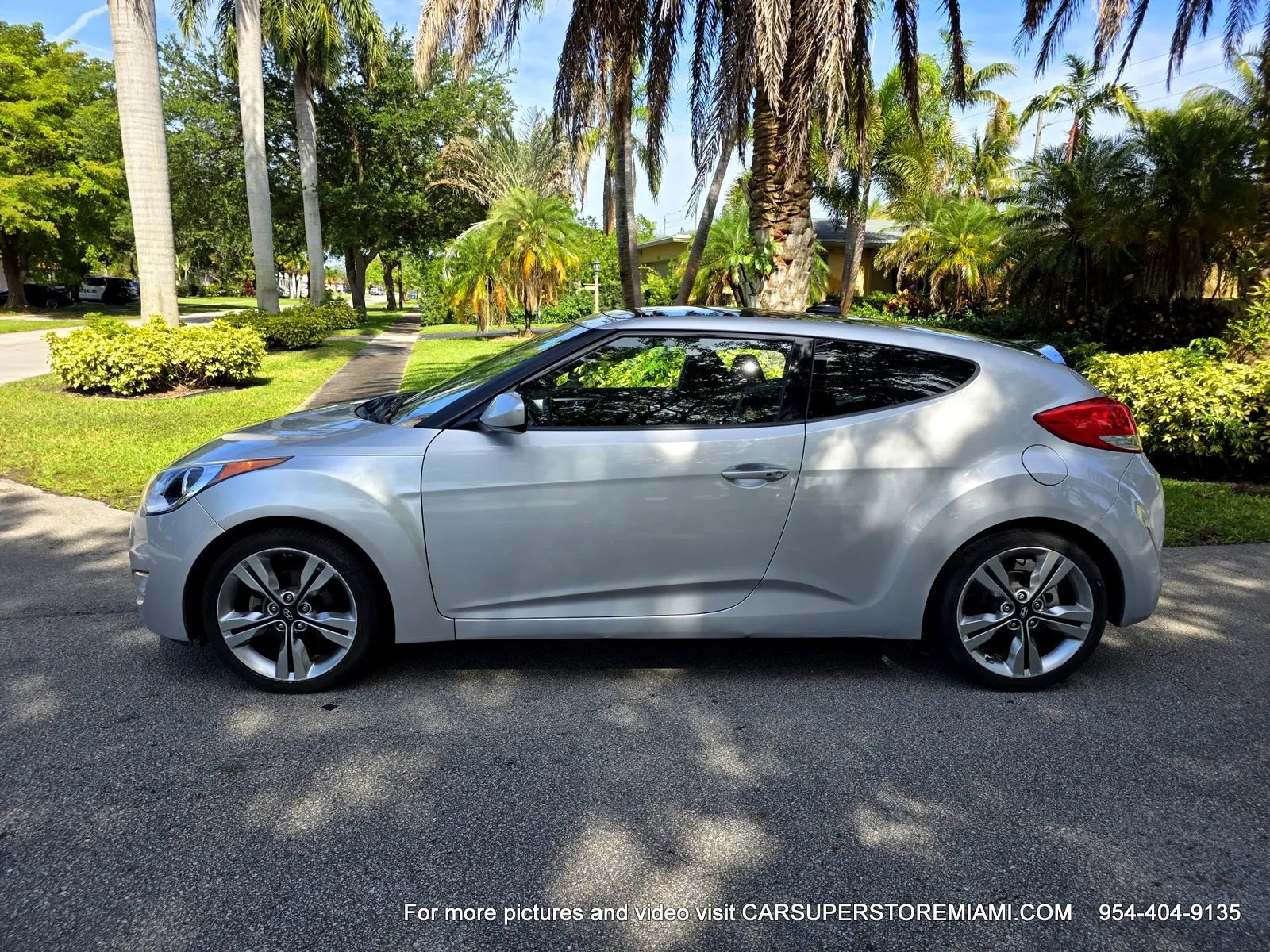 Used 2017 Hyundai Veloster Value Edition FWD image 29