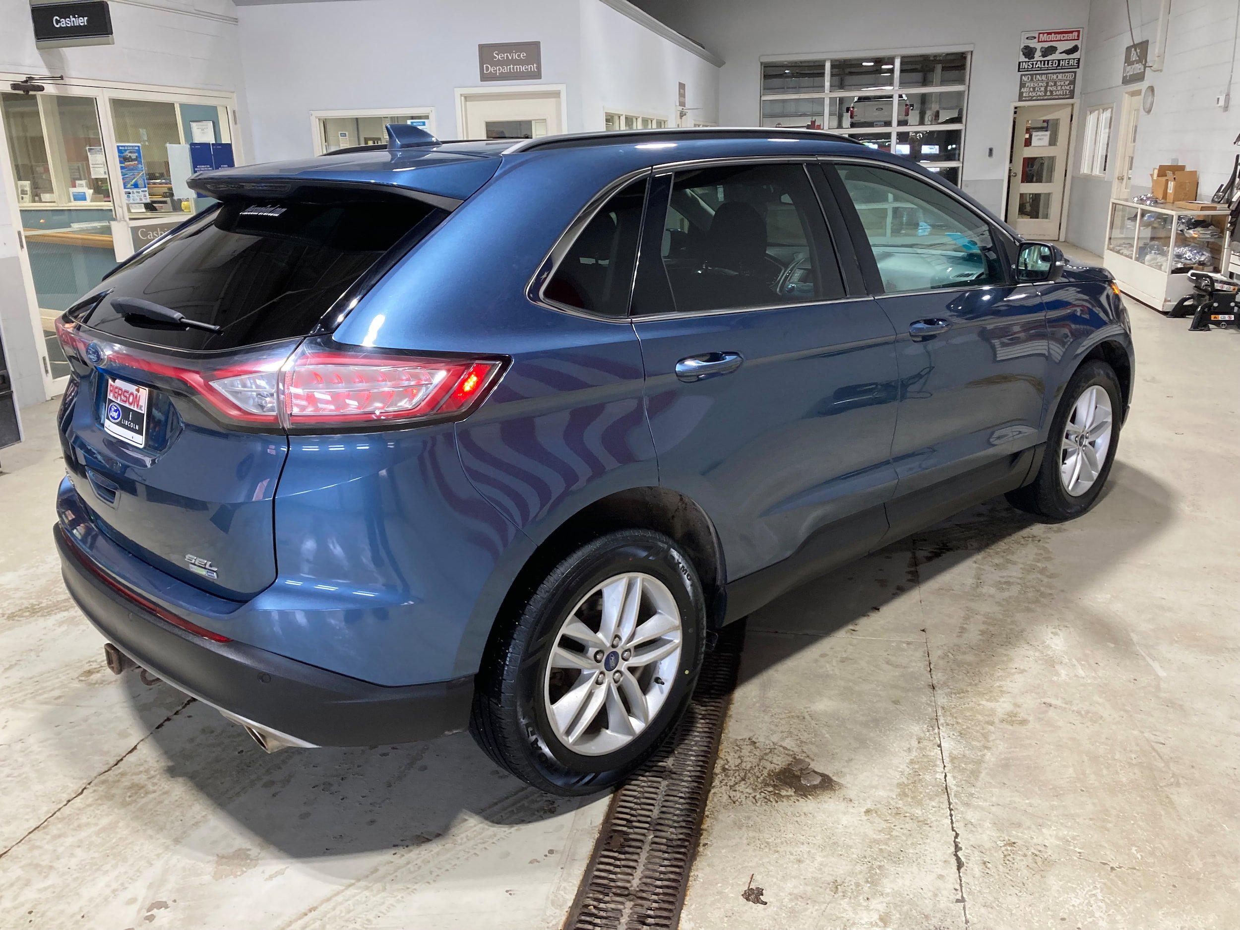 Used 2018 Ford Edge SEL w/ Class II Trailer Tow Package AWD/4WD image 11
