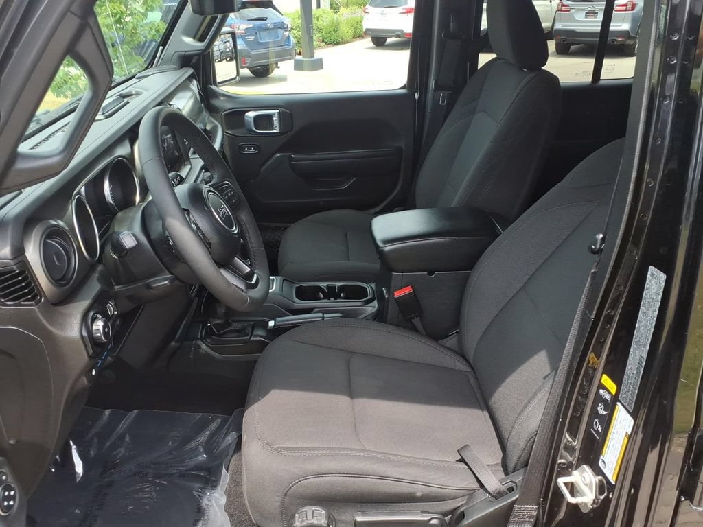 Used 2023 Jeep Wrangler Unlimited w/ Sun & Screen Package AWD/4WD image 27