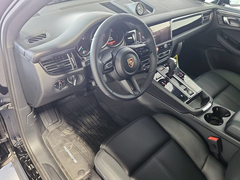 New 2026 Porsche Macan AWD/4WD image 4