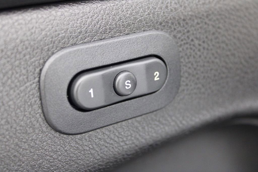 Used 2018 Jeep Grand Cherokee Limited image 17