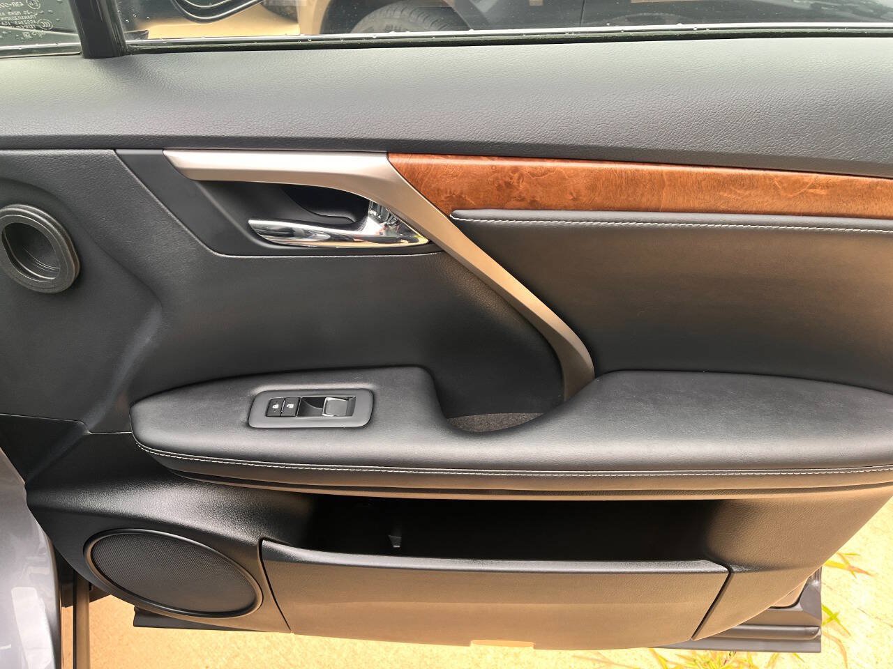 Used 2021 Lexus RX 350L Premium w/ Premium Package AWD/4WD image 26