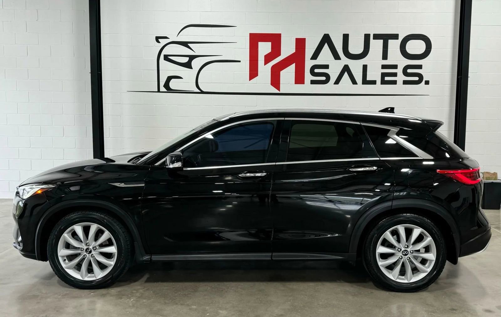 Used 2019 INFINITI QX50 Essential w/ Premium Heat Package image 1