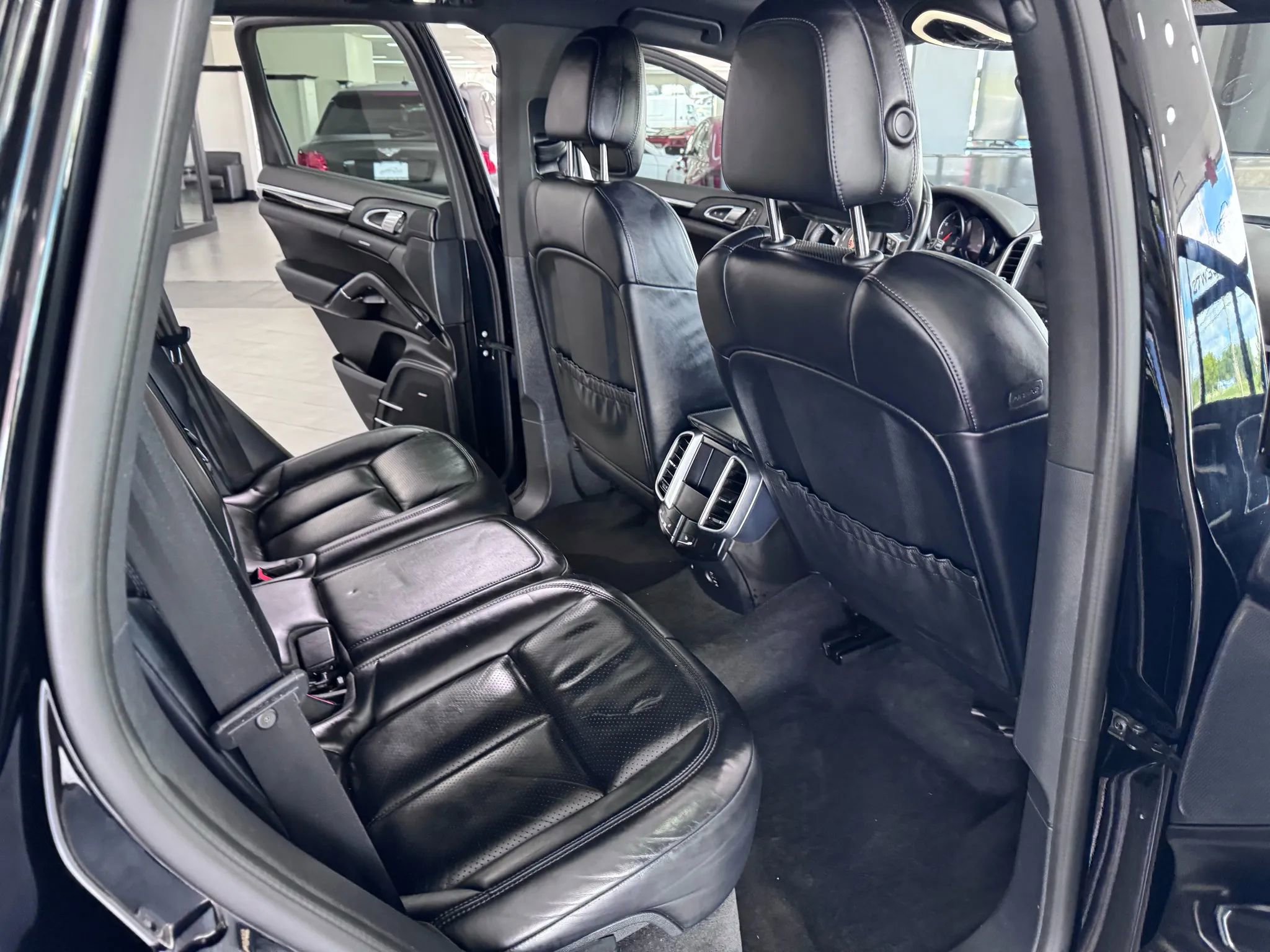 Used 2018 Porsche Cayenne Platinum Edition image 15