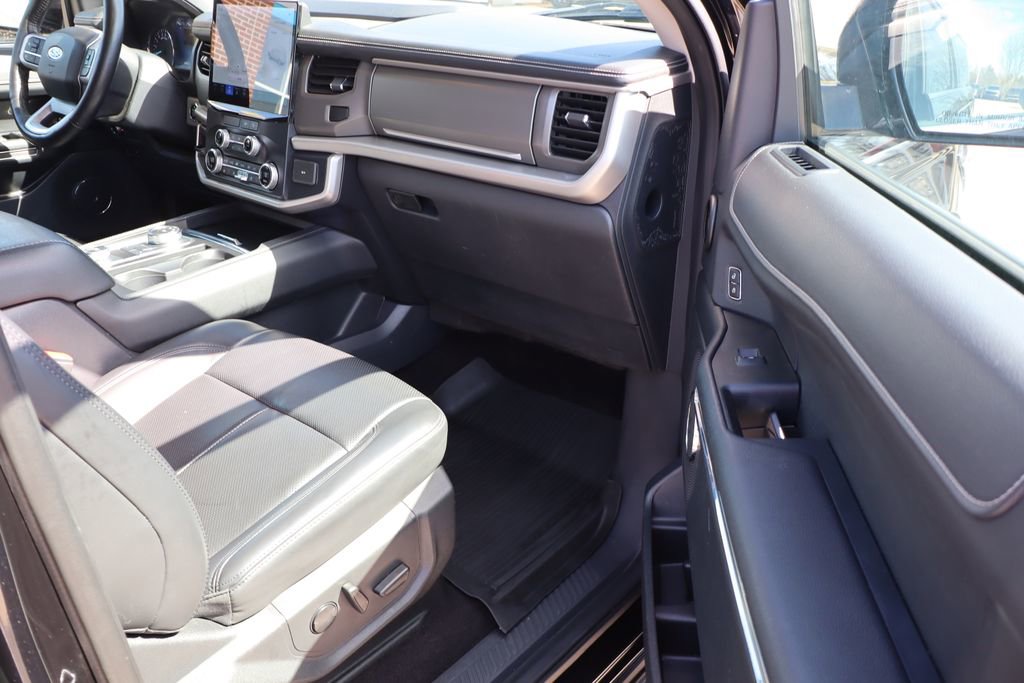 Used 2022 Ford Expedition Max XLT image 50