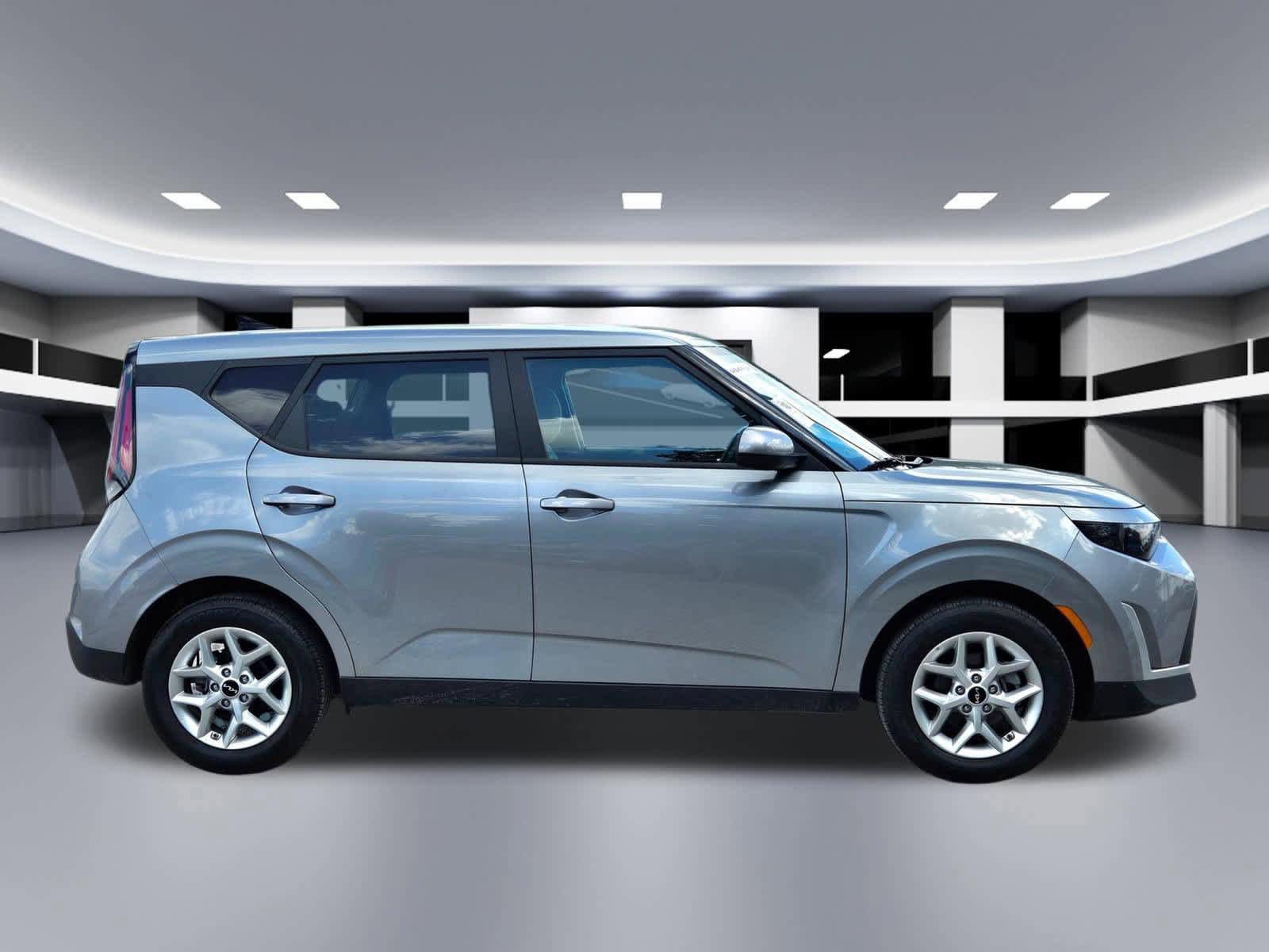 Certified 2025 Kia Soul LX FWD image 6