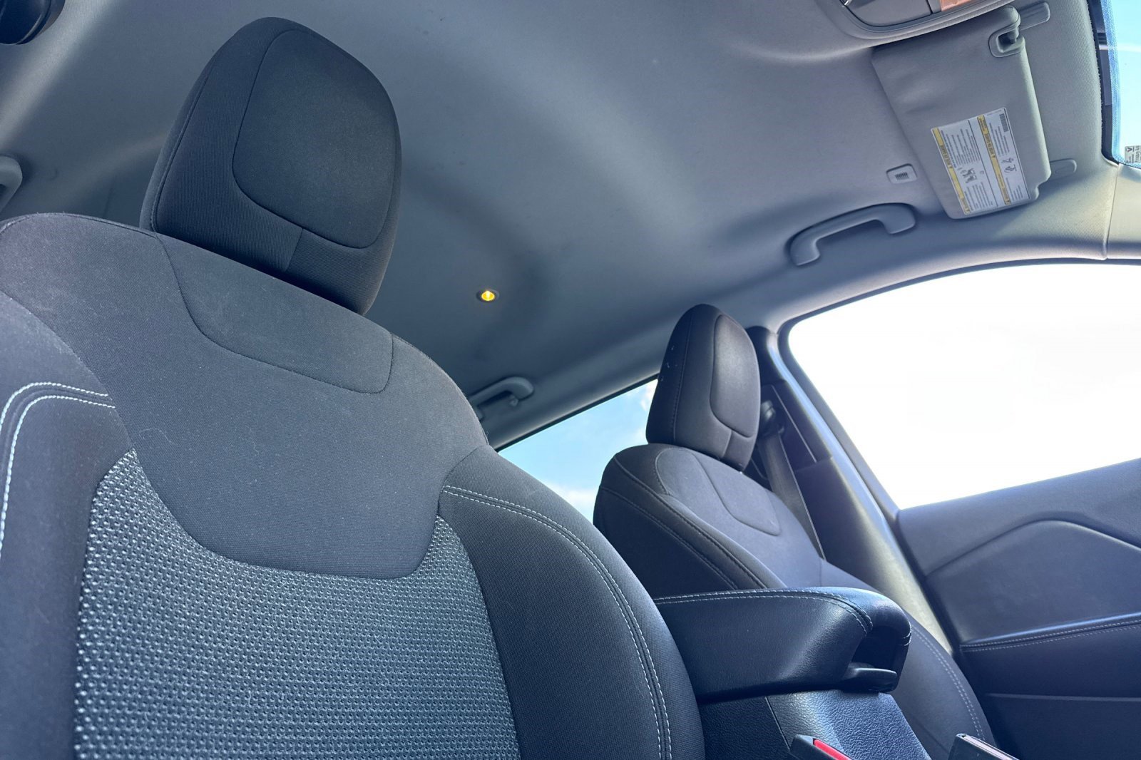 Used 2019 Jeep Cherokee Latitude w/ Popular Appearance Group image 23