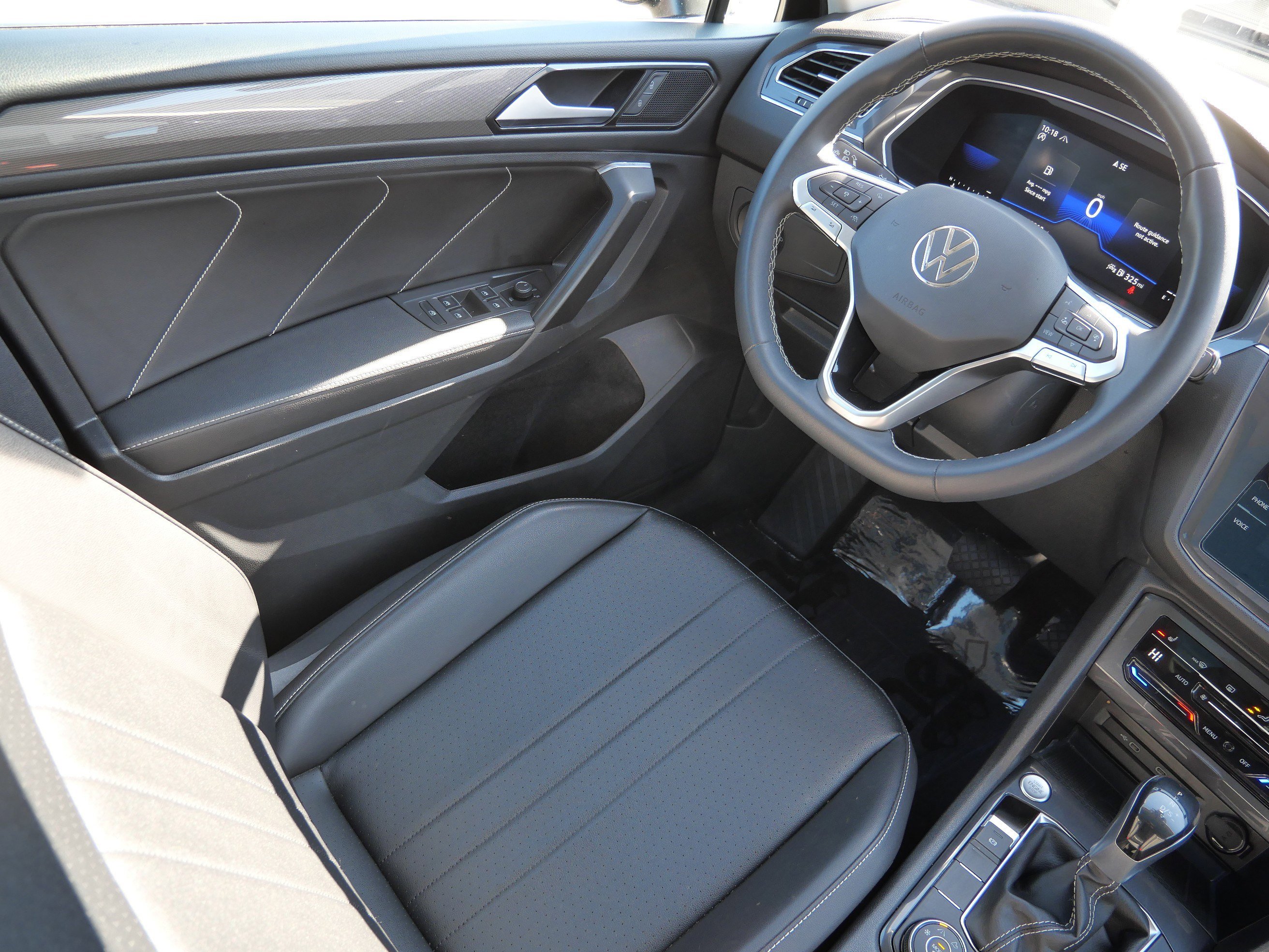 Certified 2022 Volkswagen Tiguan SE w/ Panoramic Sunroof Package image 9