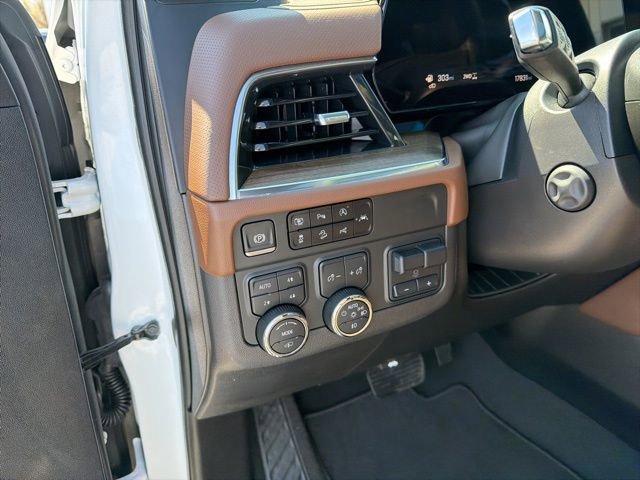 Used 2025 Chevrolet Suburban High Country image 30