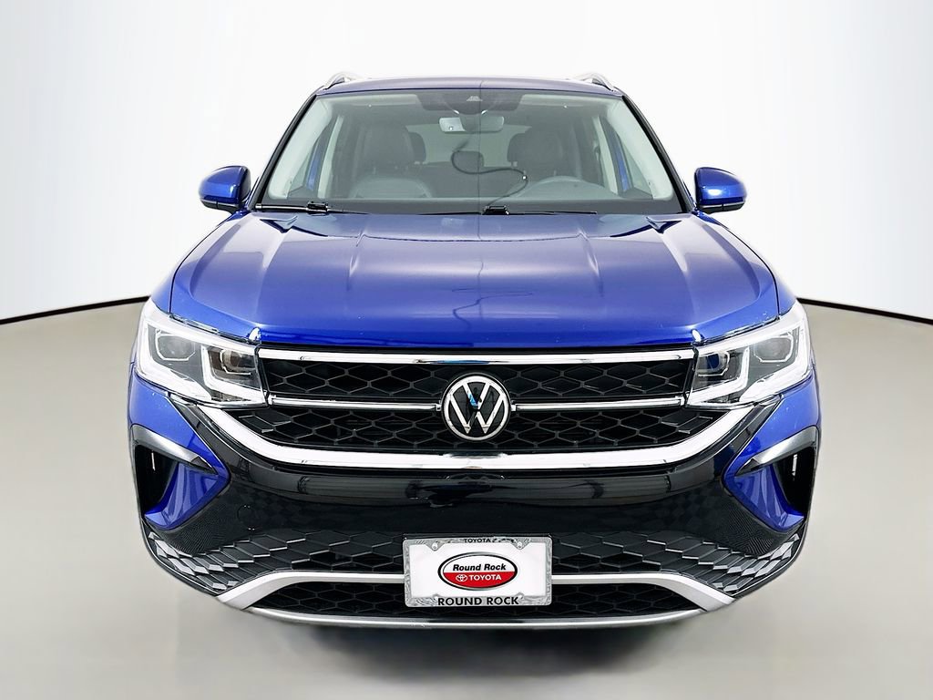 Used 2022 Volkswagen Taos SEL AWD/4WD image 2