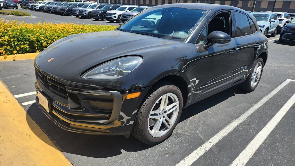 Used 2024 Porsche Macan AWD/4WD image 10