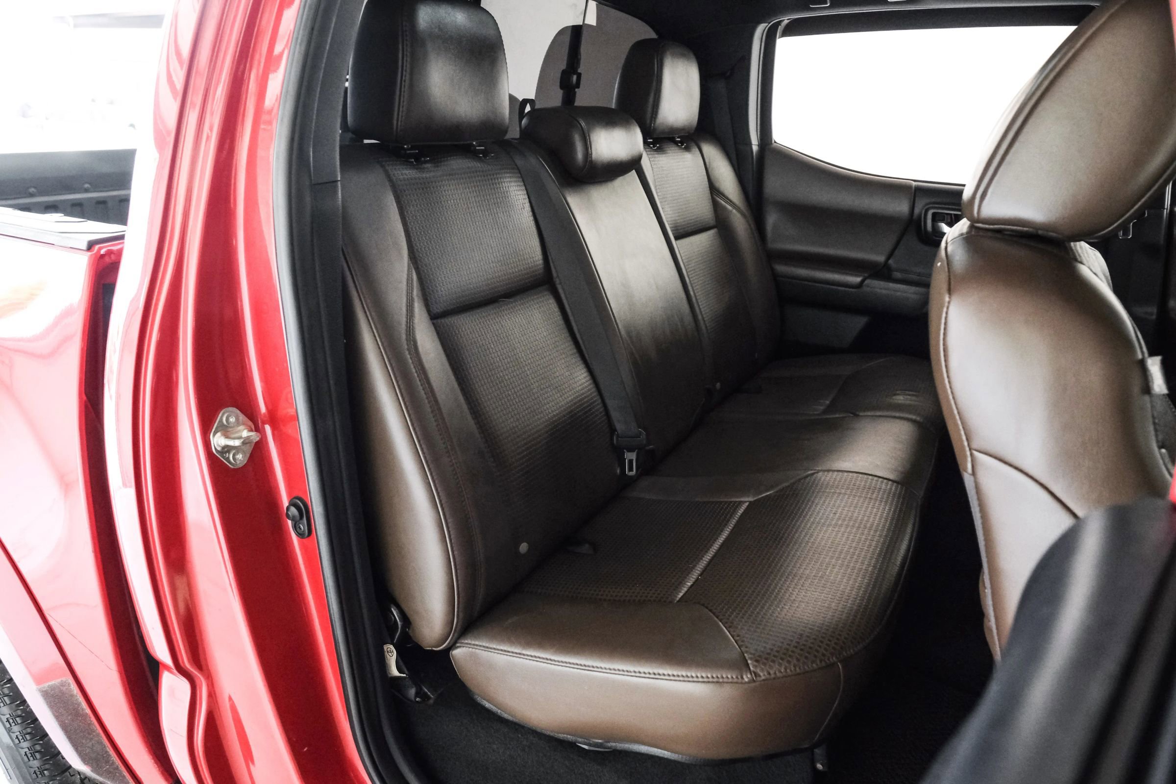 Used 2016 Toyota Tacoma Limited w/ Towing Package RWD image 33