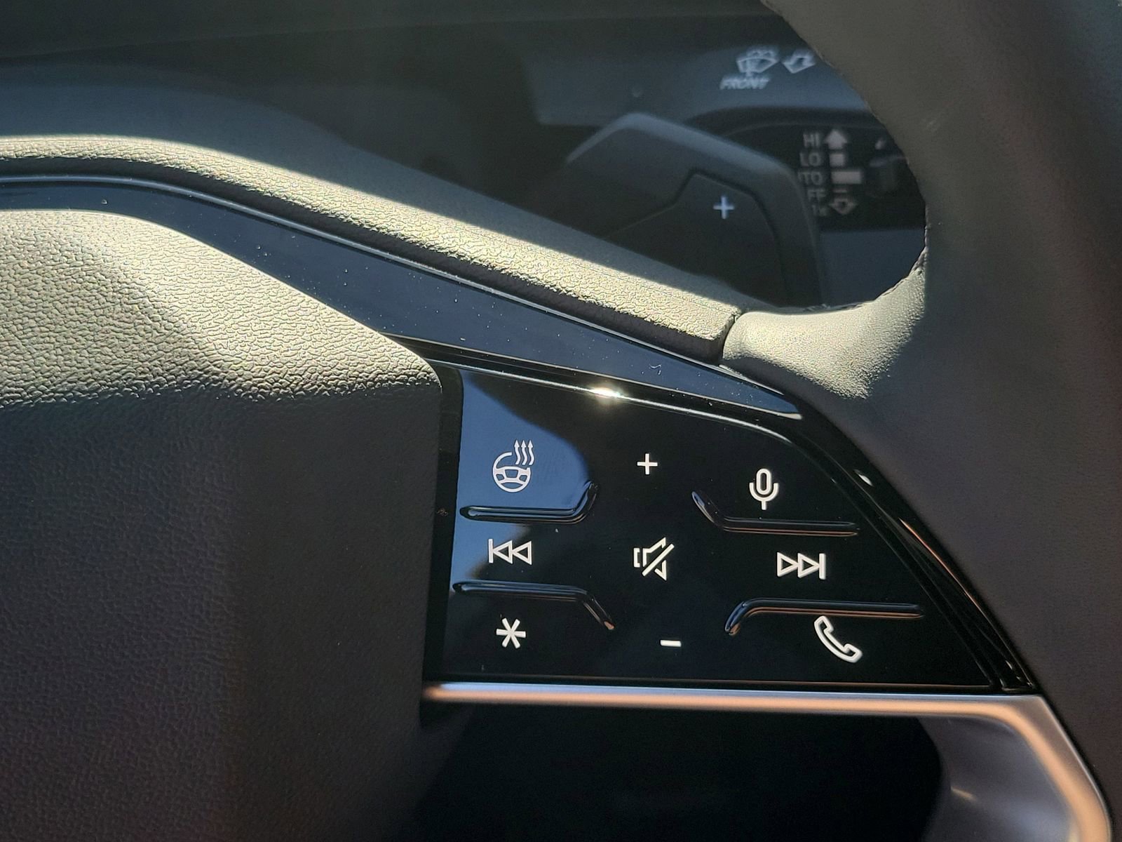 New 2025 Audi Q6 e-tron Premium Plus image 24