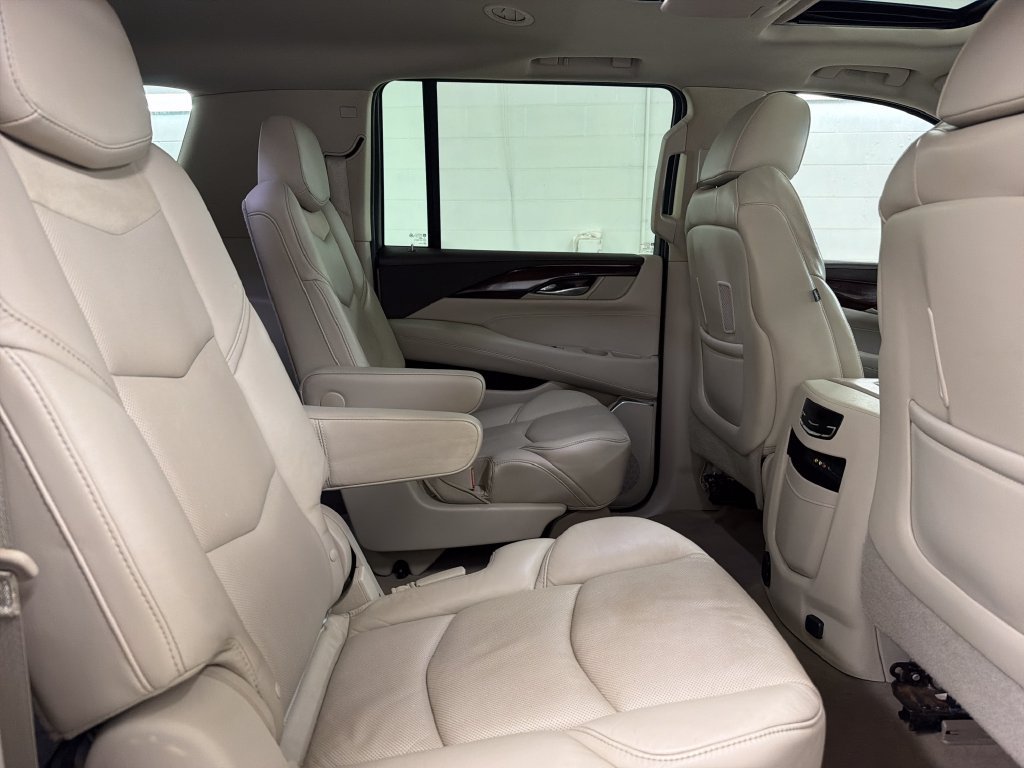 Used 2016 Cadillac Escalade ESV Luxury AWD/4WD image 27