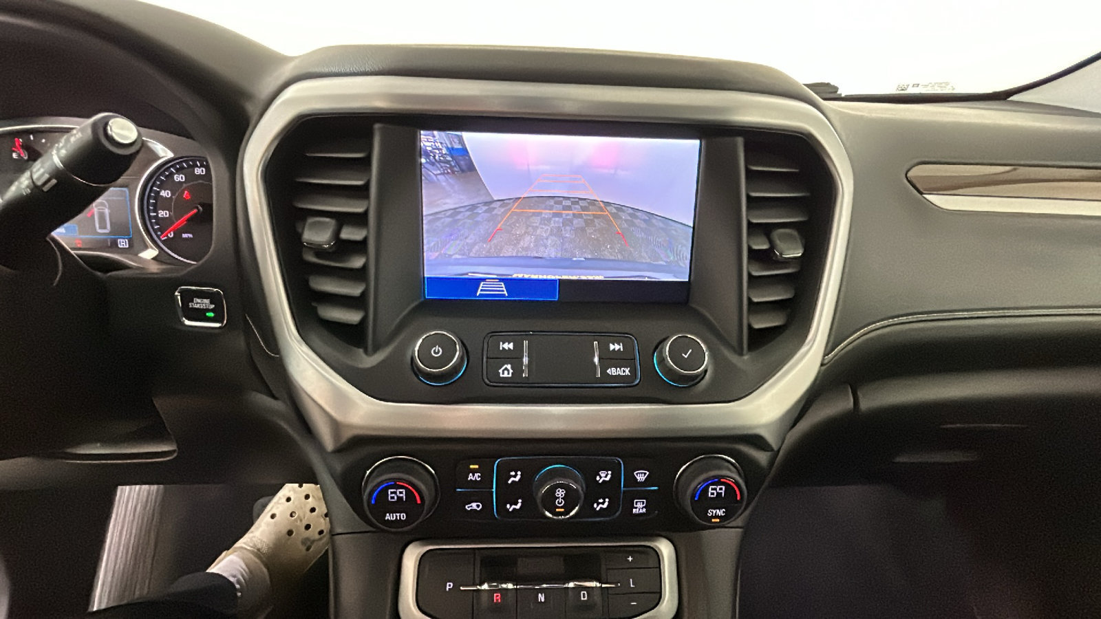 Used 2023 GMC Acadia SLE w/ Driver Convenience Package FWD image 29