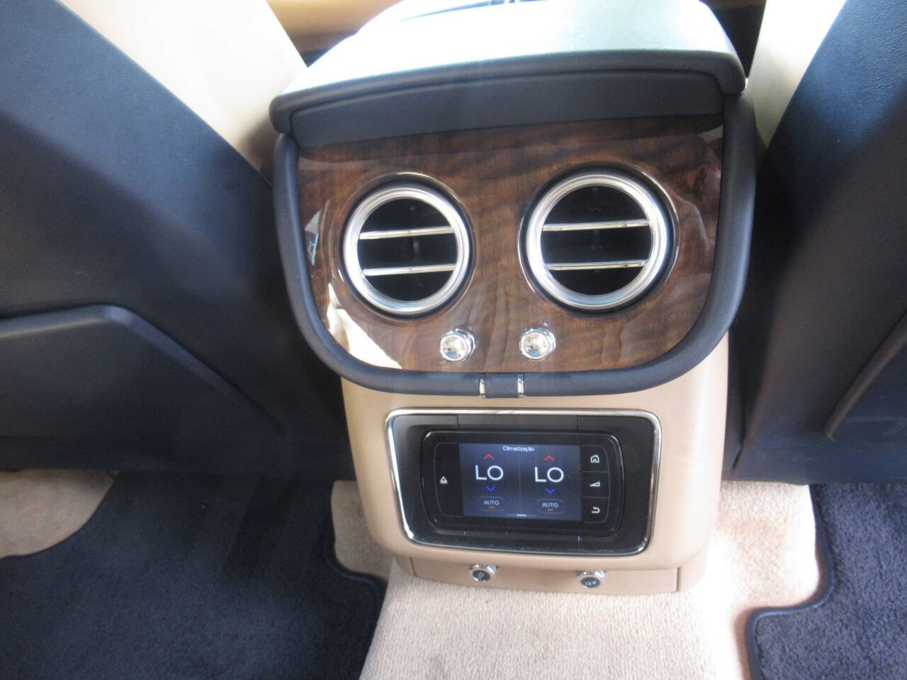 Used 2018 Bentley Bentayga AWD/4WD image 14