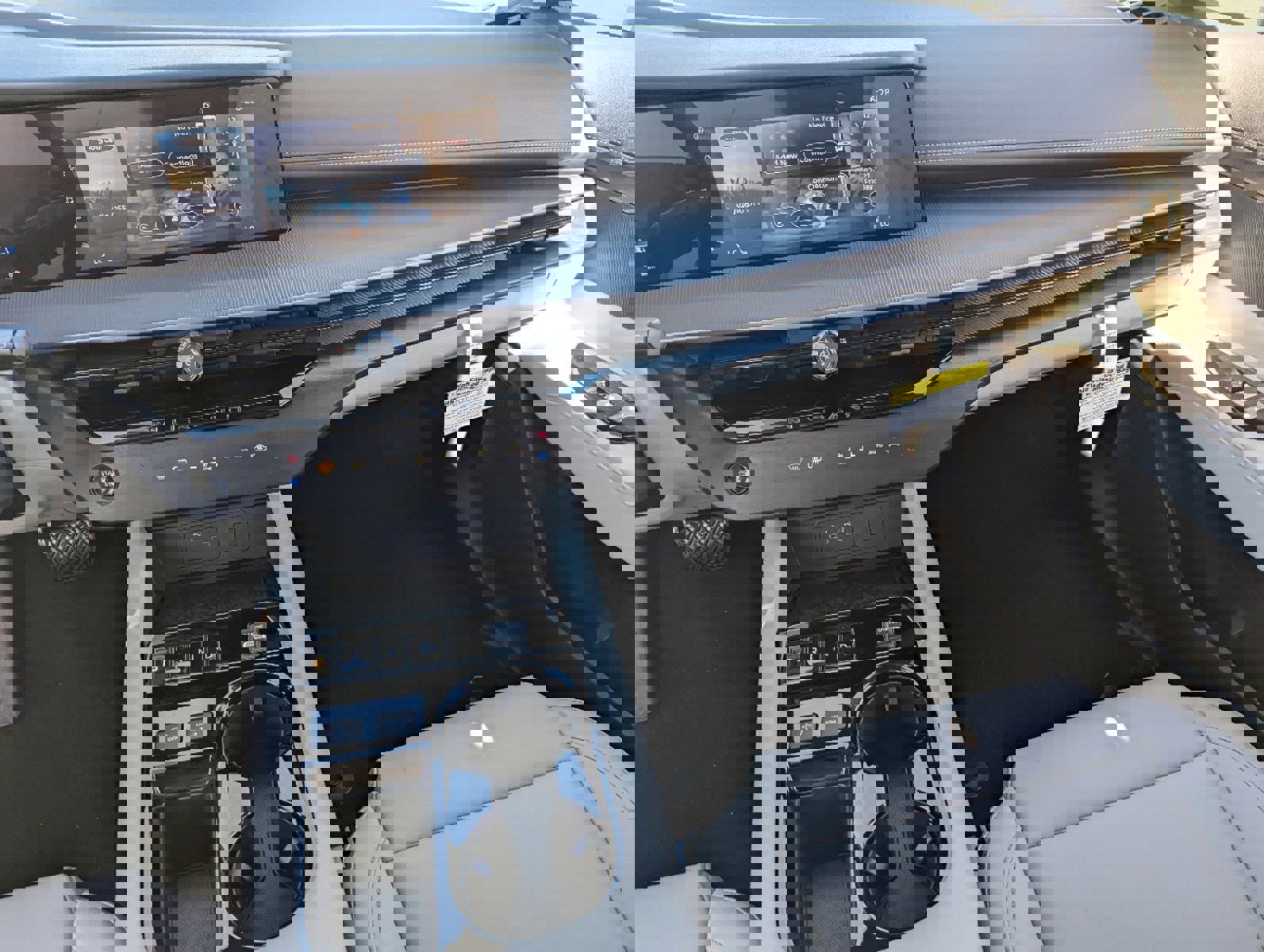 New 2025 Nissan Murano SV image 24